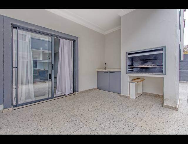 2 BEDROOM APARTMENT FOR SALE IN BRYANSTON
